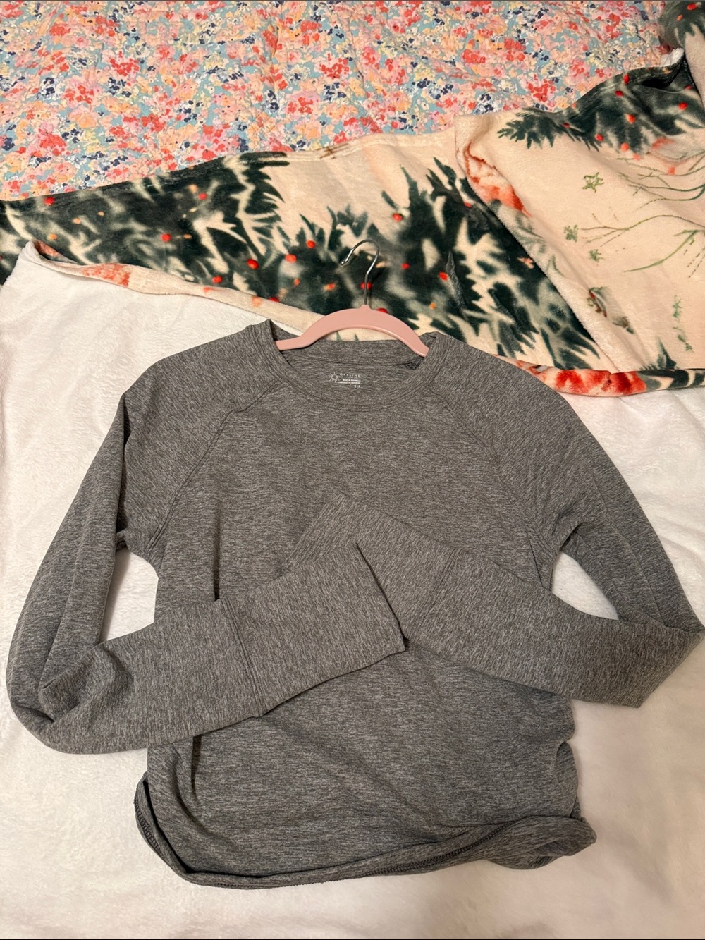 Women’s Heather Gray athletic top